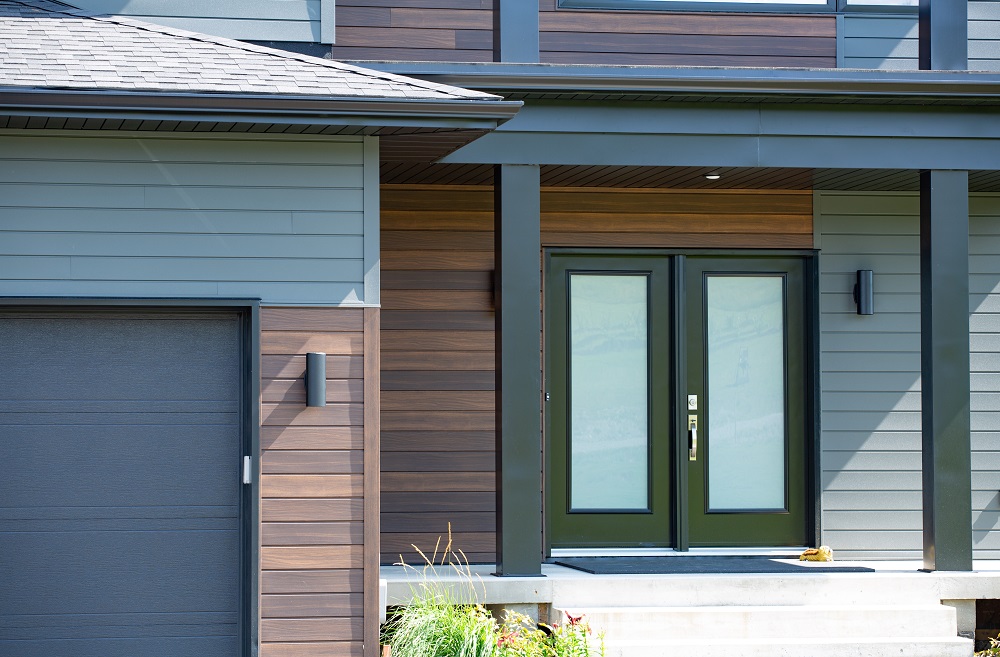 Distinction siding in Expresso installed on home